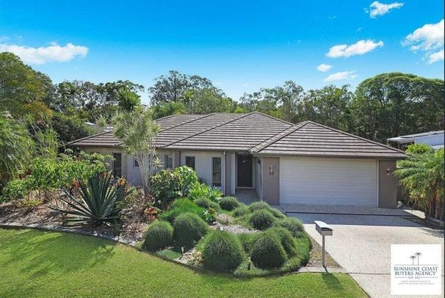 Mount Coolum Golf course property was successfully negotiated at auction for $1,330,000. The private buyers from the Sunshine Coast region were pleased to secure the family home.
